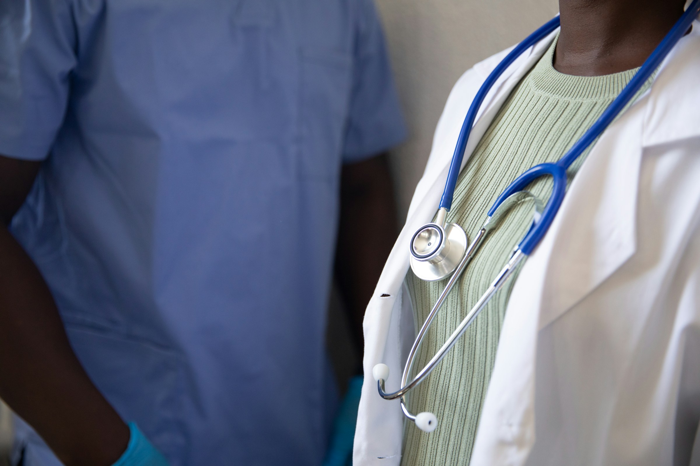 Profesionales de salud trabajando en equipo